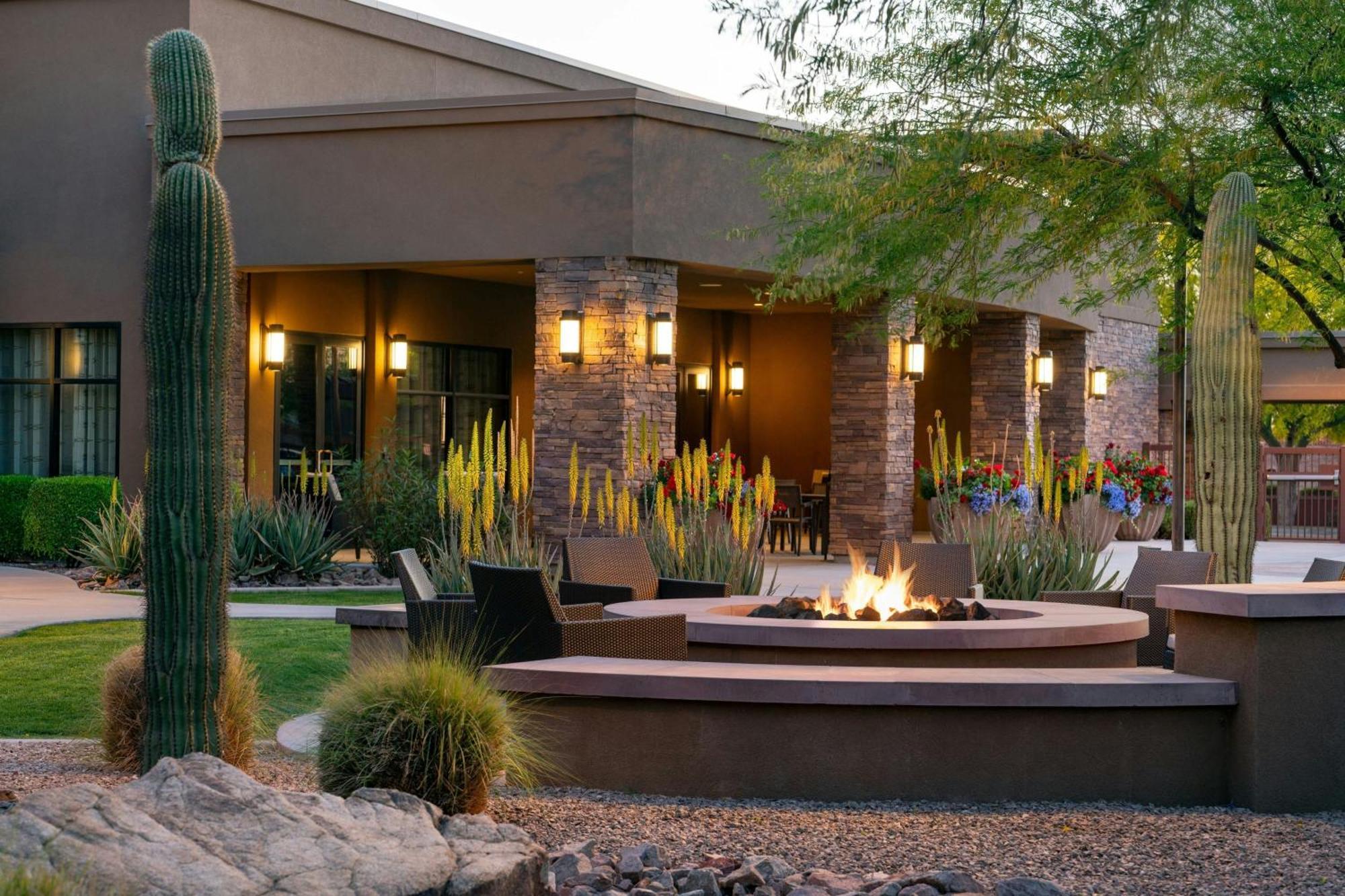 Courtyard By Marriott Scottsdale Salt River Exterior foto